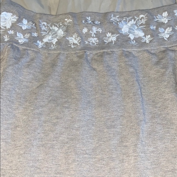 📢2 for $10 EUC INC Embroidered Tan Sweater - Picture 3 of 6